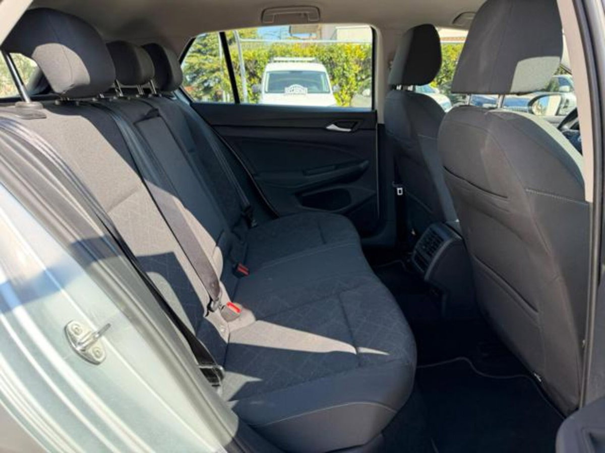 Volkswagen Golf Variant 1.0 eTSI EVO DSG Life (9)