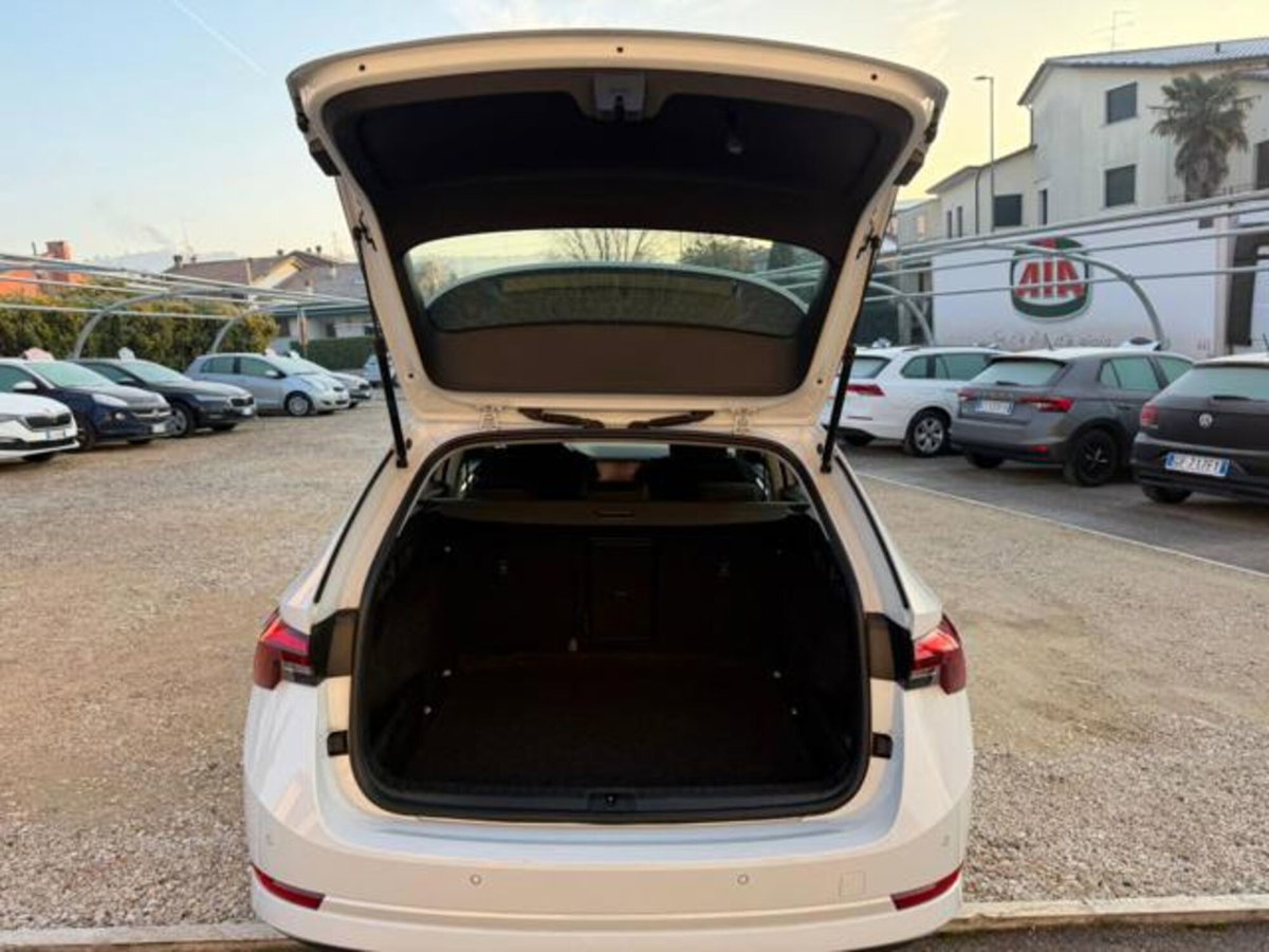 Skoda Octavia Station Wagon 2.0 TDI EVO SCR DSG Wagon Executive (13)