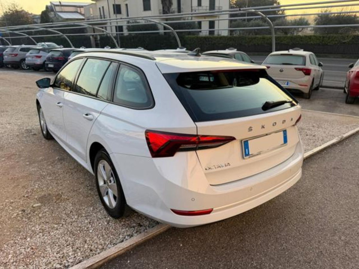 Skoda Octavia Station Wagon 2.0 TDI EVO SCR DSG Wagon Executive (4)
