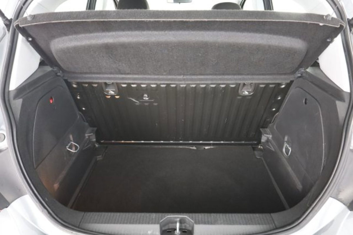 Opel Corsa 1.4 90CV 5 porte Advance (6)