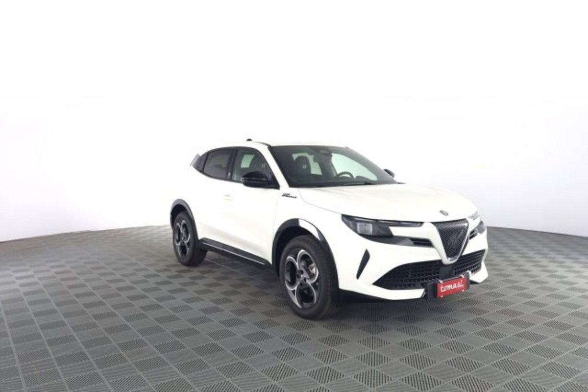 Alfa Romeo Junior 1.2 ibrida Q4 Milano Cortina 2026 145cv edct6 (2)