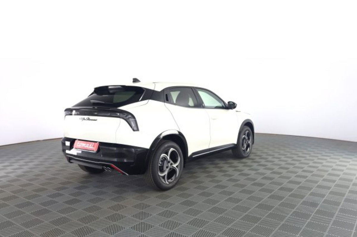 Alfa Romeo Junior 1.2 ibrida Q4 Milano Cortina 2026 145cv edct6 (4)
