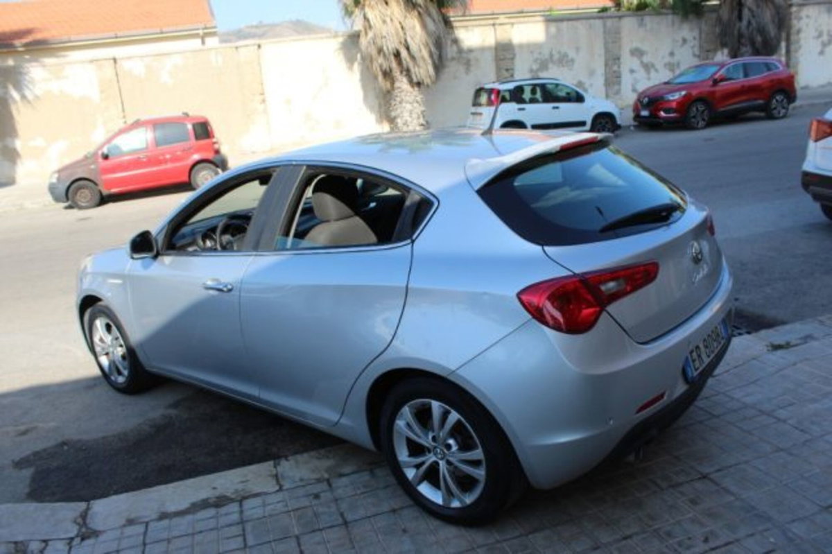 Alfa Romeo Giulietta 1.6 JTDm-2 Exclusive (3)