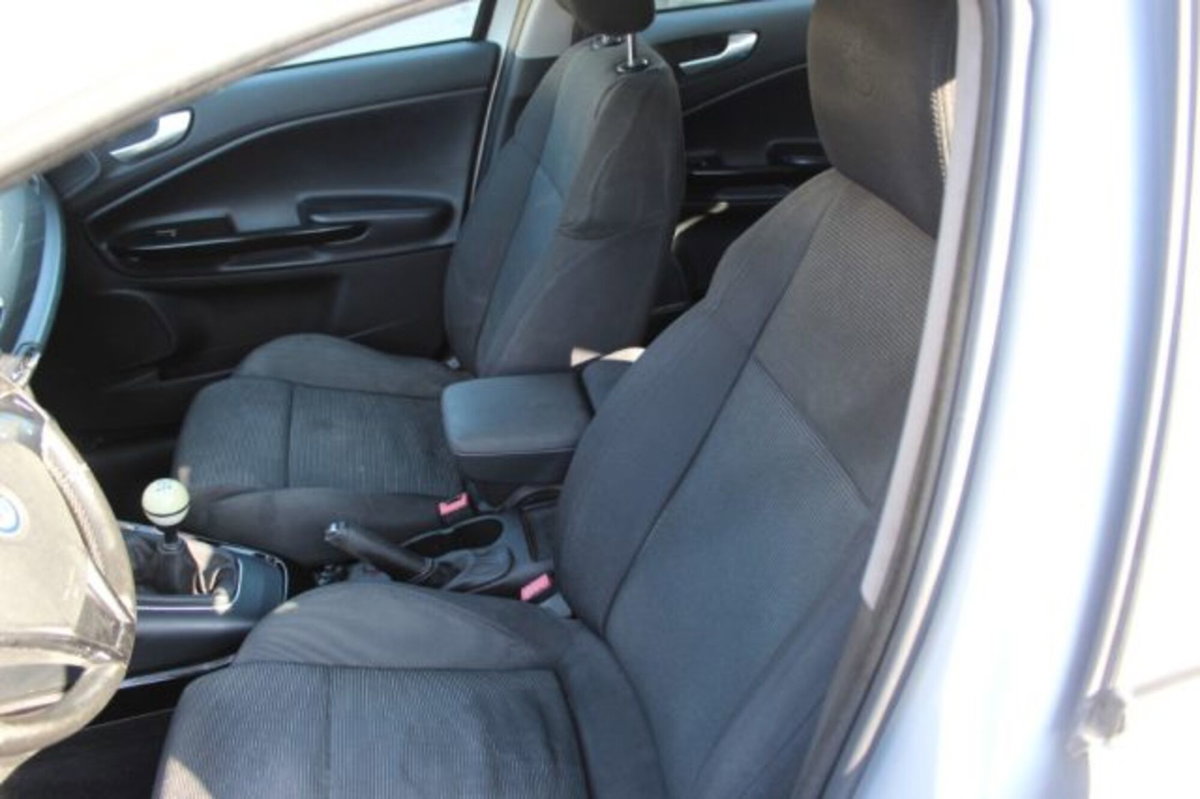 Alfa Romeo Giulietta 1.6 JTDm-2 Exclusive (6)