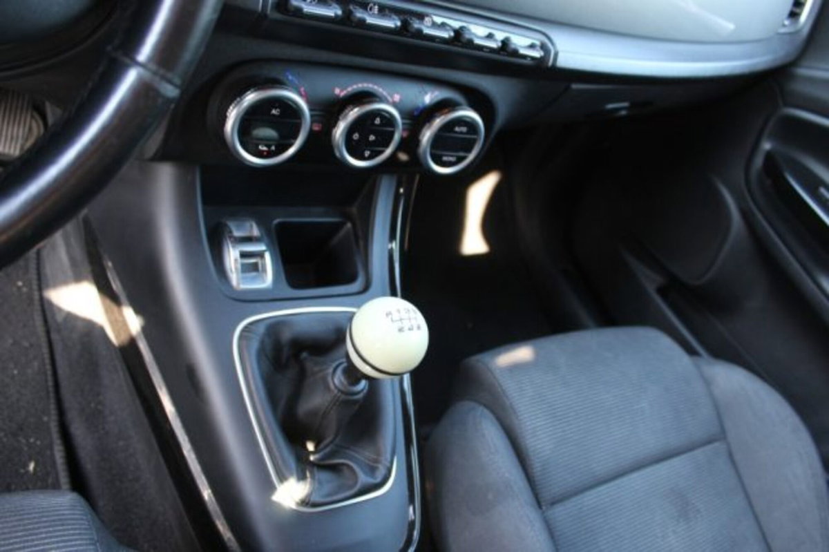 Alfa Romeo Giulietta 1.6 JTDm-2 Exclusive (9)