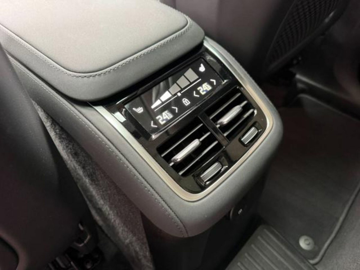 Volvo XC90 T6 AWD Geartronic 7 posti R-design (12)