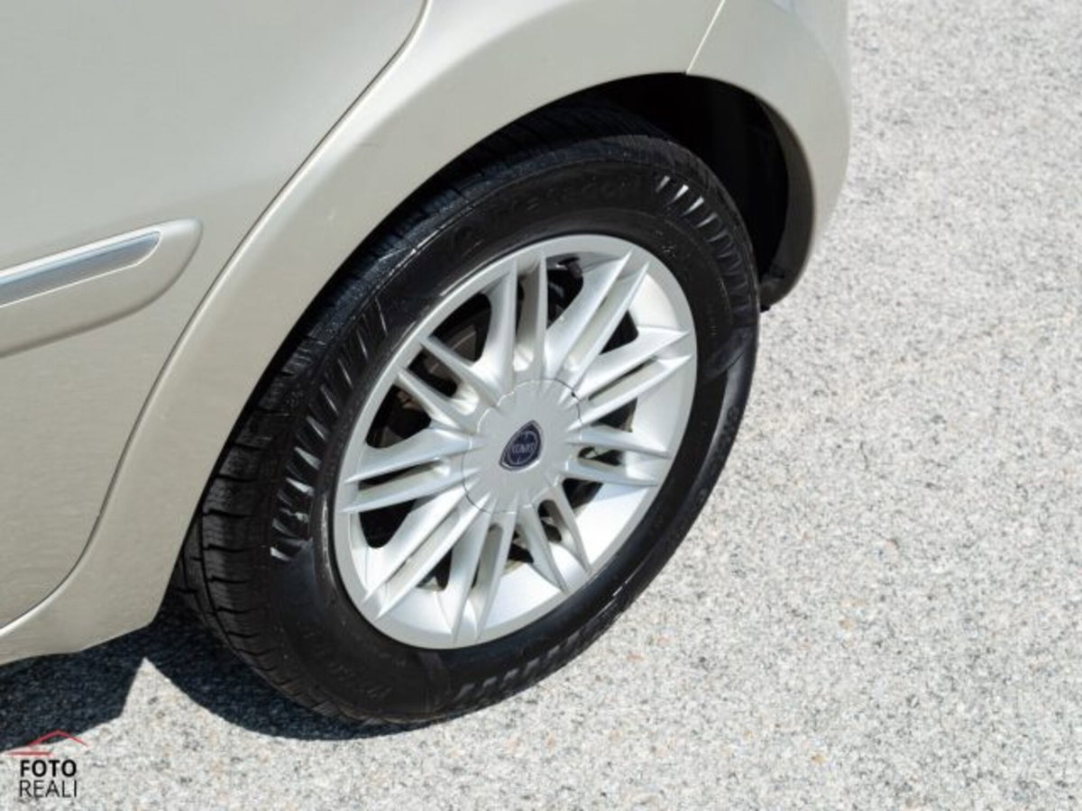 Lancia Musa 1.3 Mjt 95 CV 5th Avenue (19)