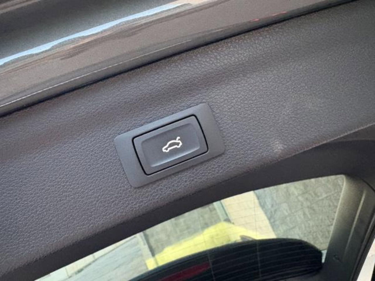 Audi Q3 35 TDI quattro S tronic Business (18)