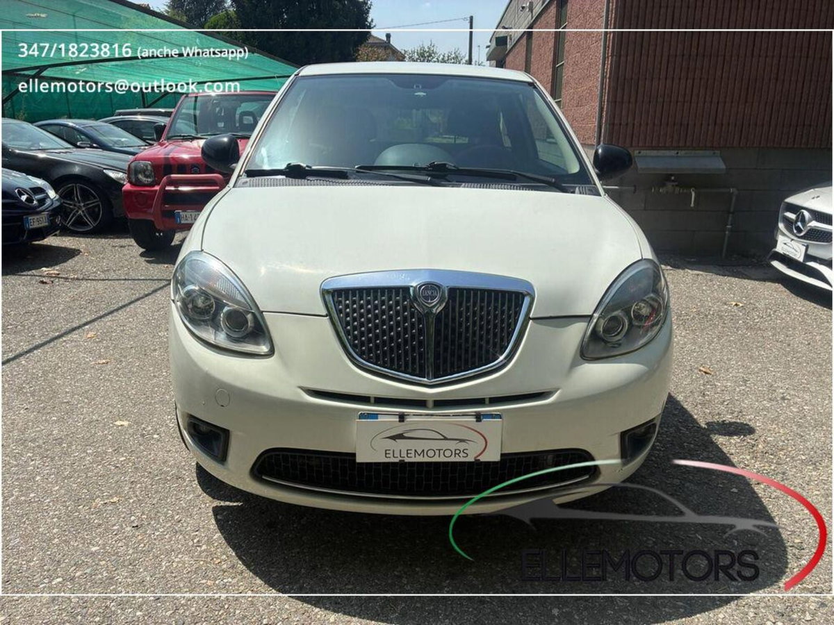 Lancia Ypsilon 1.4 Diva Ecochic GPL (2)
