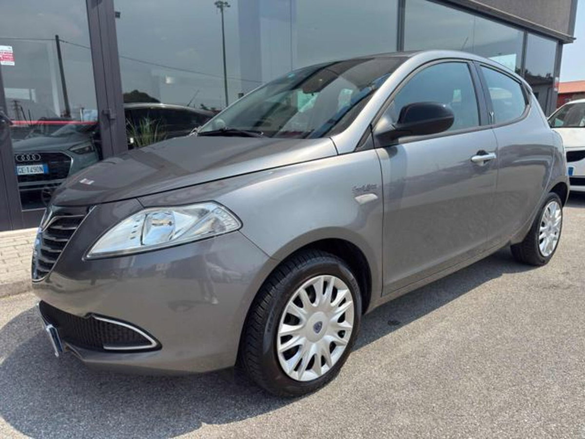 Lancia Ypsilon 1.2 69 CV 5 porte Elefantino