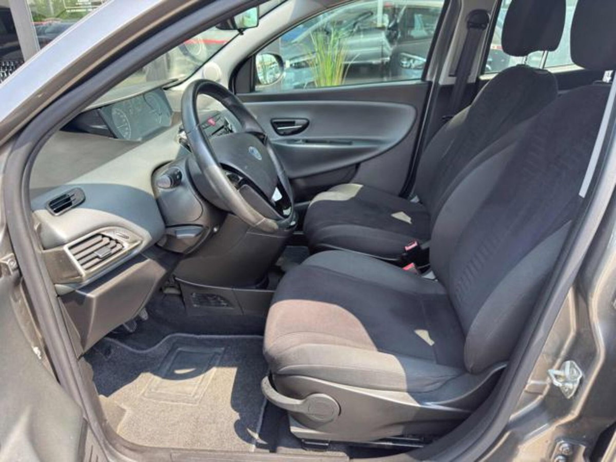 Lancia Ypsilon 1.2 69 CV 5 porte Elefantino (11)