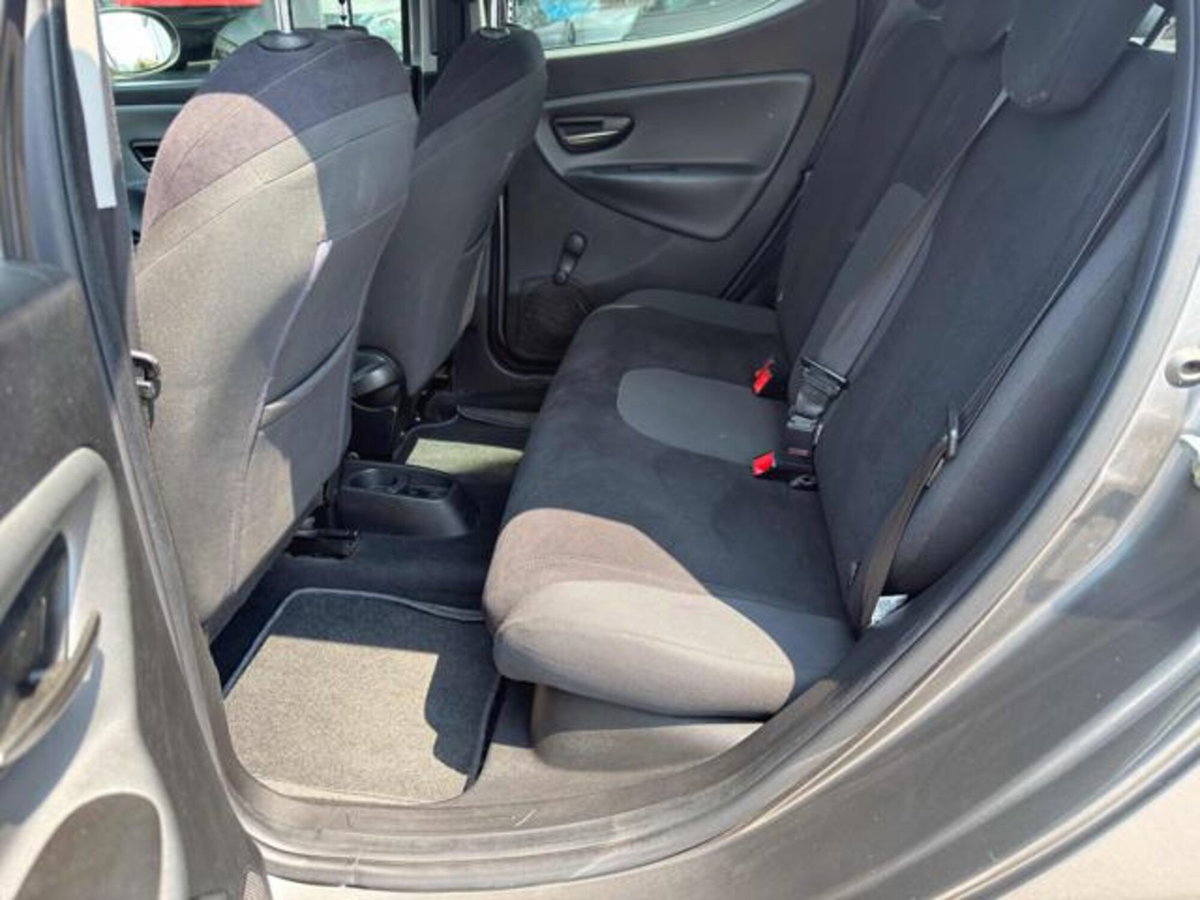 Lancia Ypsilon 1.2 69 CV 5 porte Elefantino (12)