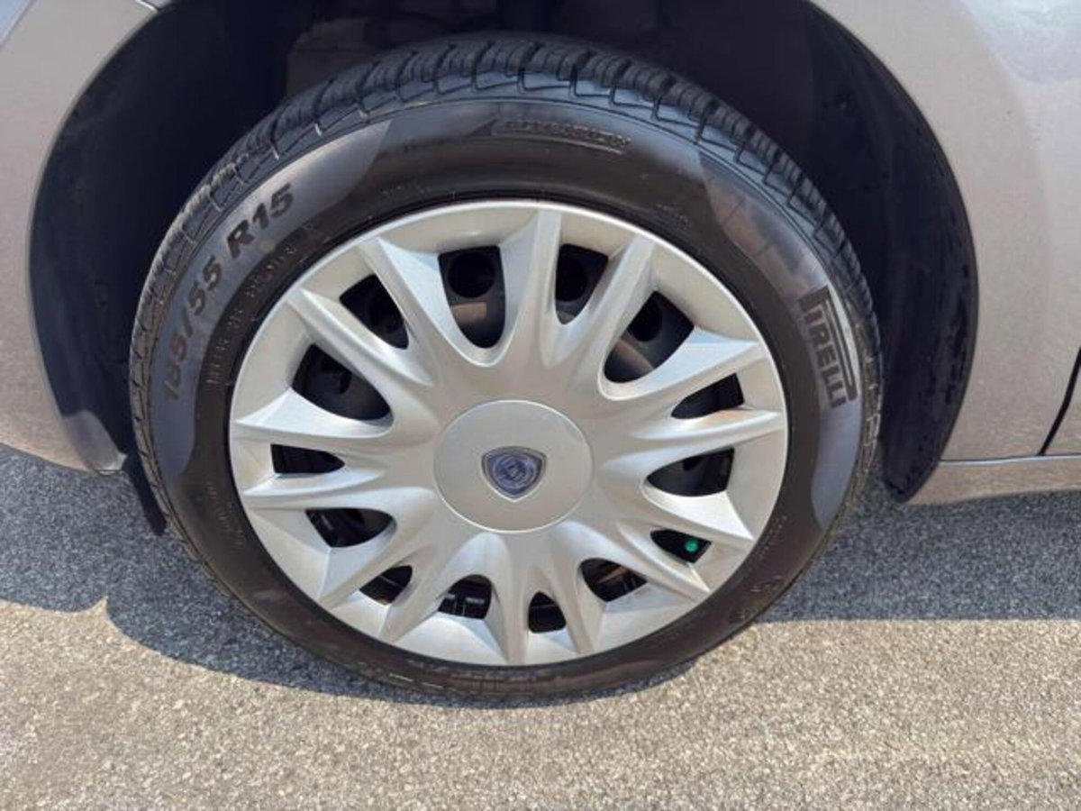 Lancia Ypsilon 1.2 69 CV 5 porte Elefantino (15)
