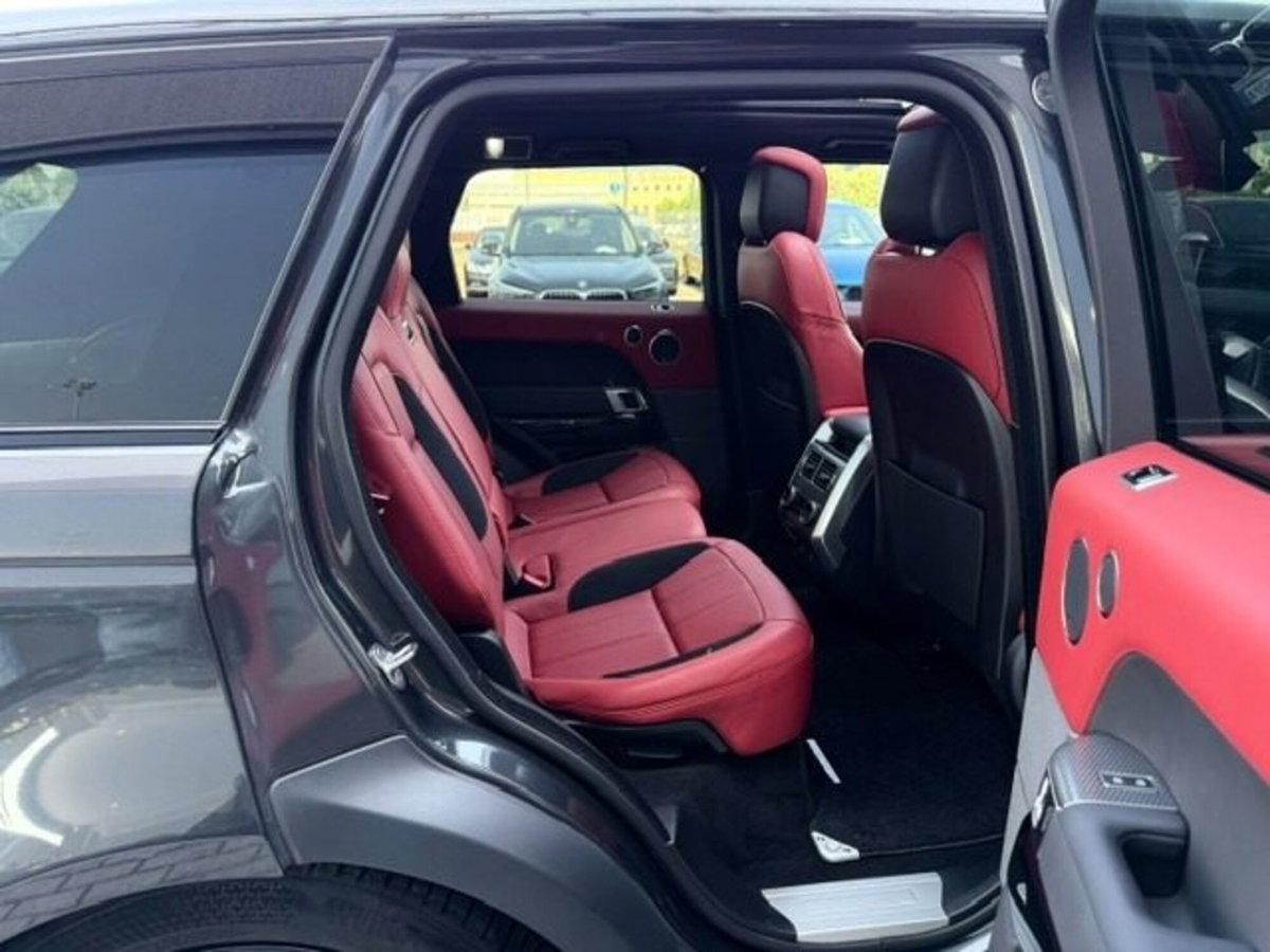 Land Rover Range Rover Sport 3.0D l6 249 CV HSE Dynamic Stealth (12)