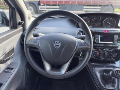 Lancia Ypsilon 1.2 69 CV 5 porte Platinum (9)