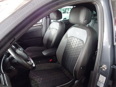 Volkswagen Tiguan 2.0 TDI 150 CV SCR DSG 4MOTION R-Line (8)