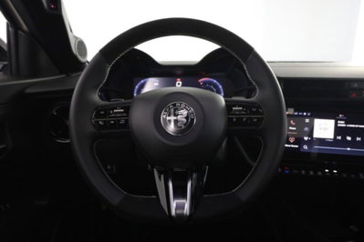 Alfa Romeo Junior 1.2 ibrida Q4 Milano Cortina 2026 145cv edct6 (13)