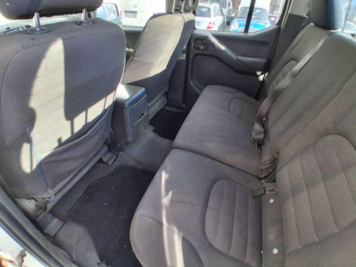 Nissan Navara 2.5 dCi 4 porte Double Cab XE (17)