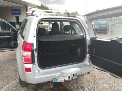 Suzuki Grand Vitara 1.9 DDiS 5 porte Crossover (11)
