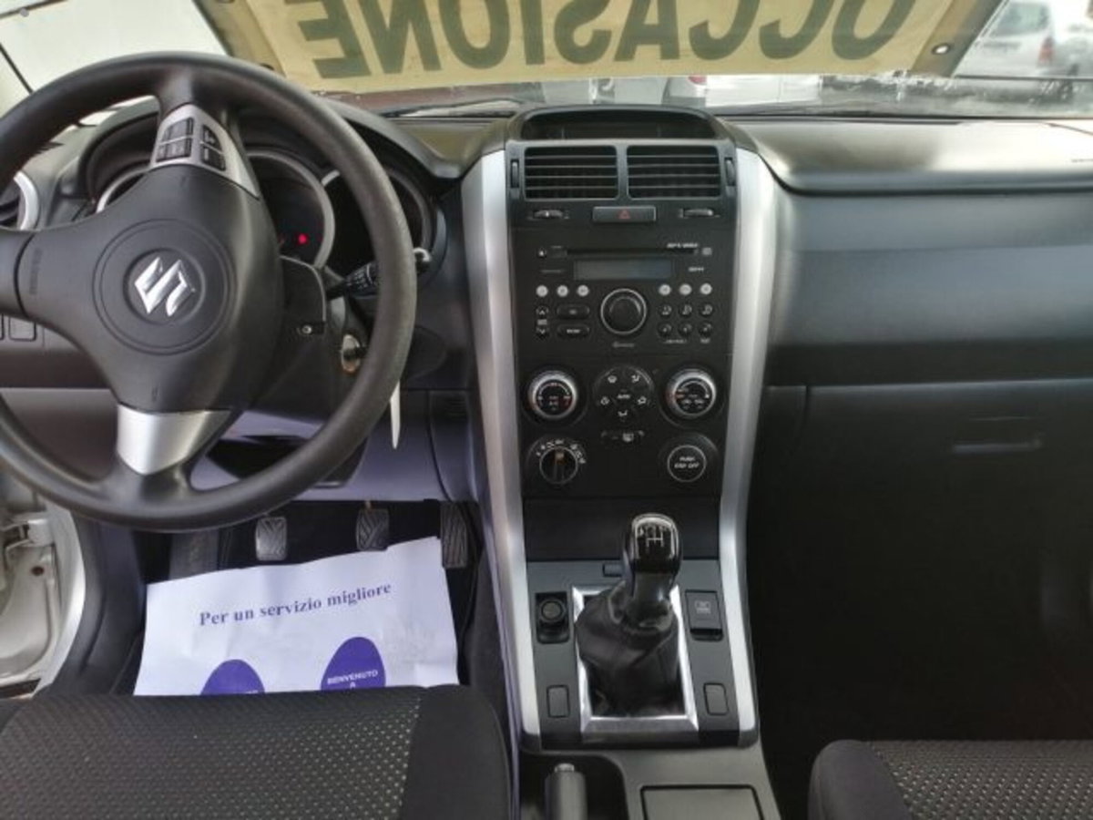 Suzuki Grand Vitara 1.9 DDiS 5 porte Crossover (15)