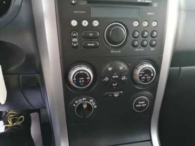 Suzuki Grand Vitara 1.9 DDiS 5 porte Crossover (16)