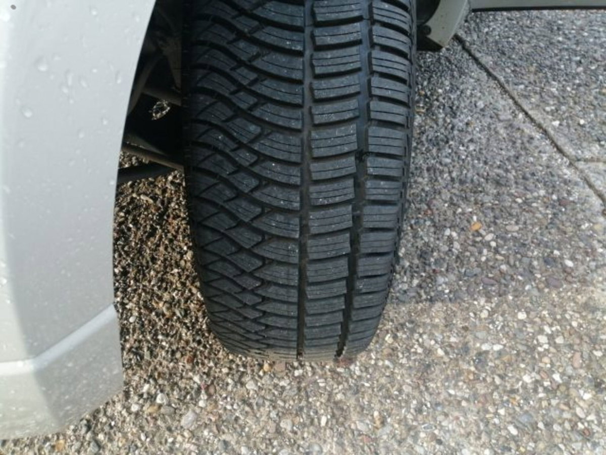 Suzuki Grand Vitara 1.9 DDiS 5 porte Crossover (19)