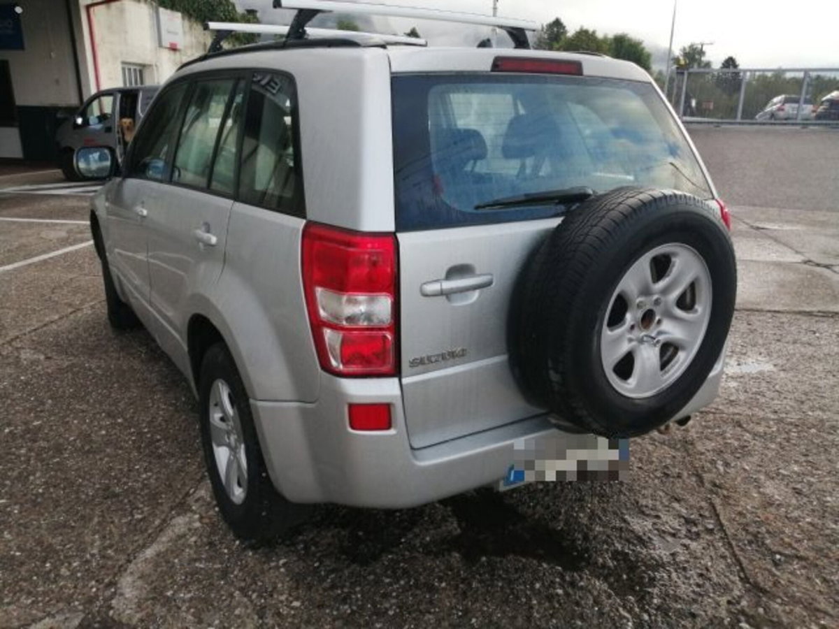 Suzuki Grand Vitara 1.9 DDiS 5 porte Crossover (8)