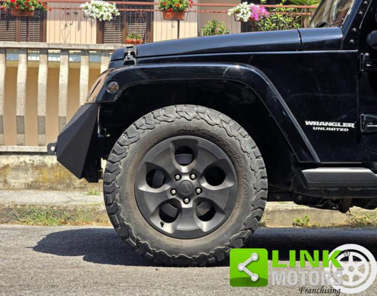 Jeep Wrangler Unlimited 2.8 CRD DPF Sahara (15)