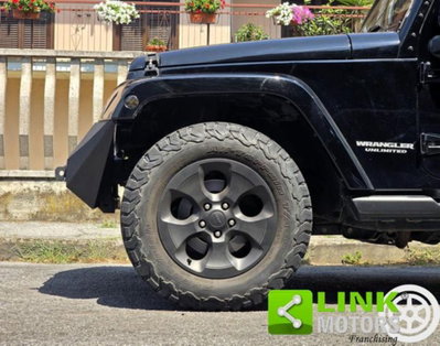 Jeep Wrangler Unlimited 2.8 CRD DPF Sahara (15)