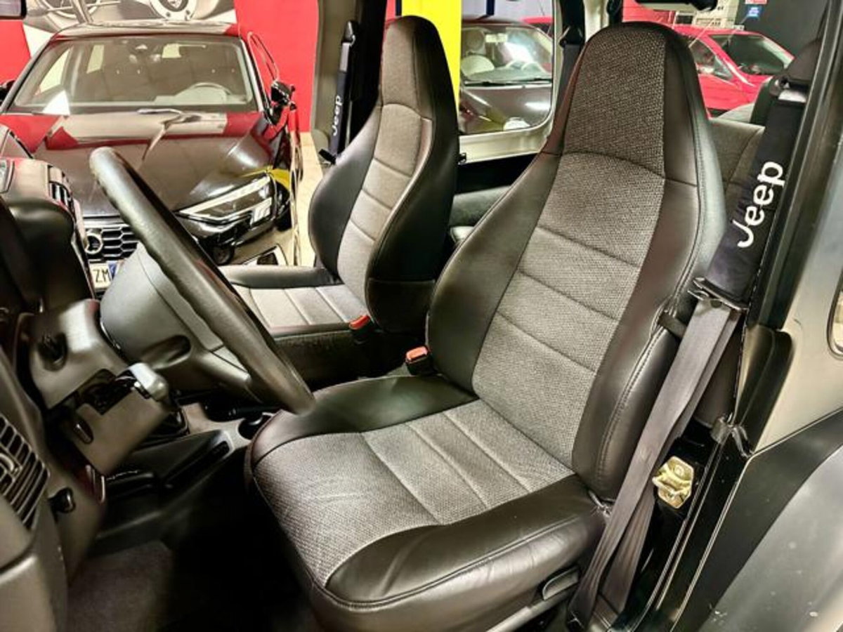 Jeep Wrangler 4.0 cat Hard top (EU) (14)