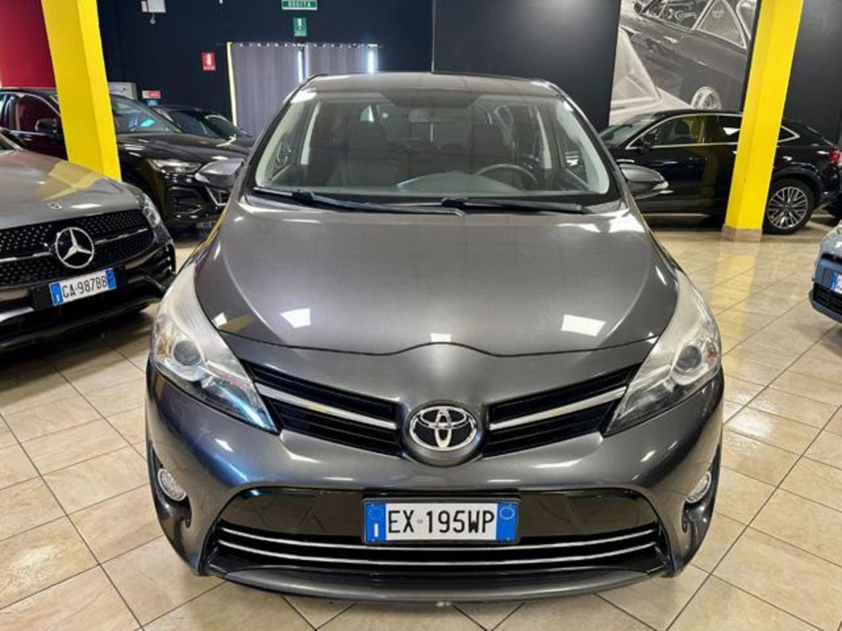 Toyota Verso 1.6 D-4D 7 posti (2)
