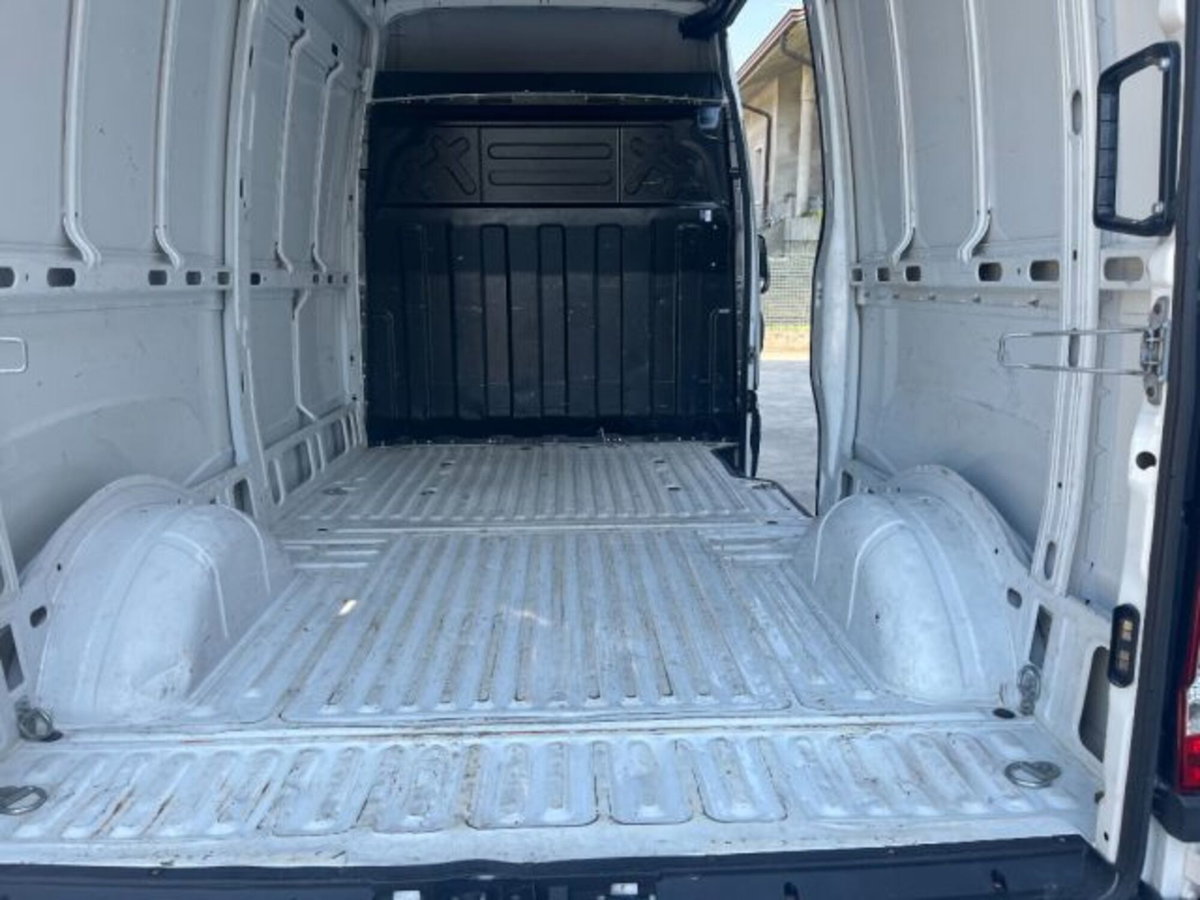 Iveco Daily Furgone 33S12V 2.3 HPT PM-TM Furgone (9)