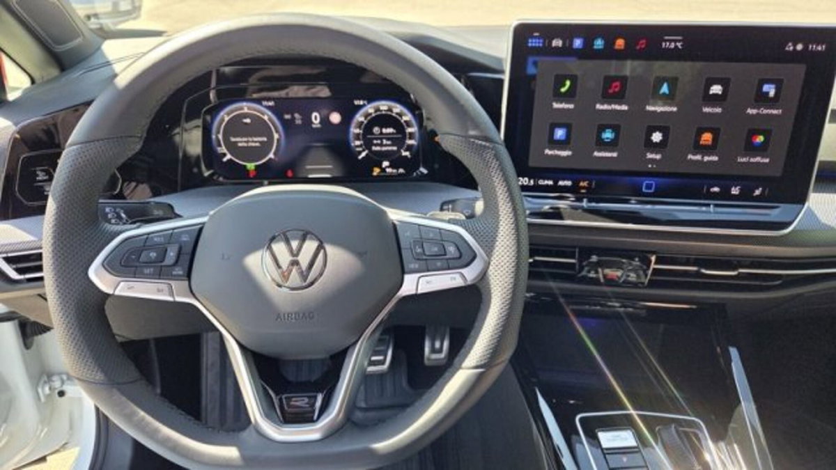 Volkswagen Golf 2.0 TDI 150 CV DSG SCR R-Line (18)