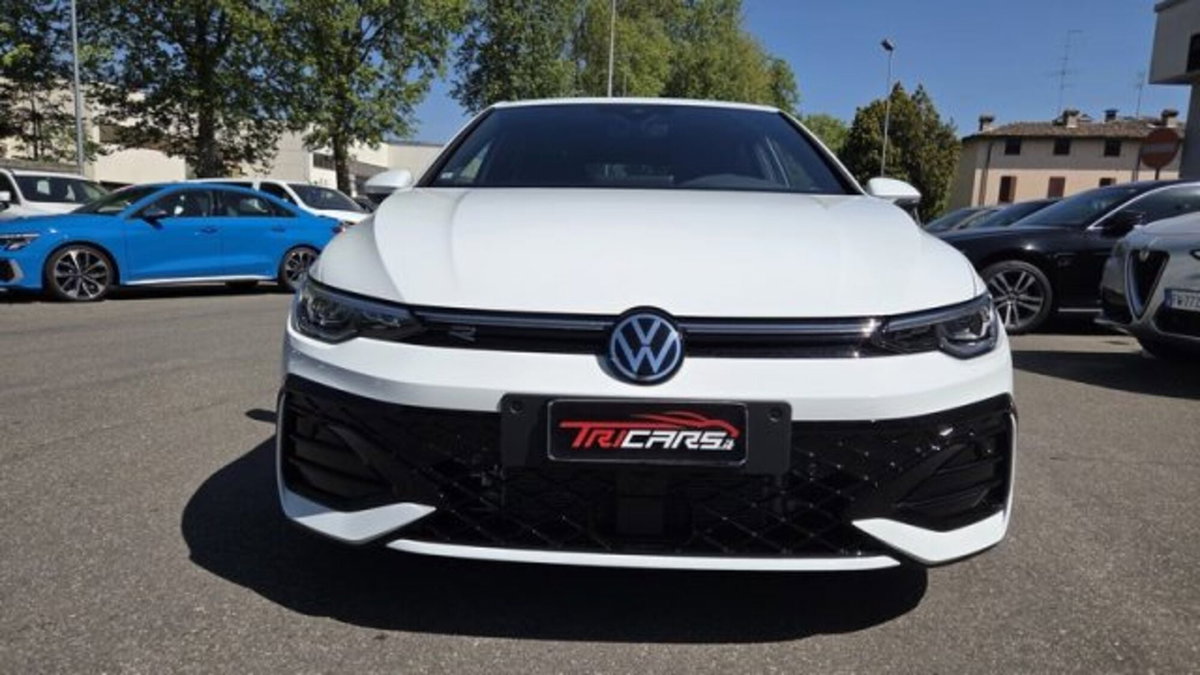 Volkswagen Golf 2.0 TDI 150 CV DSG SCR R-Line (2)