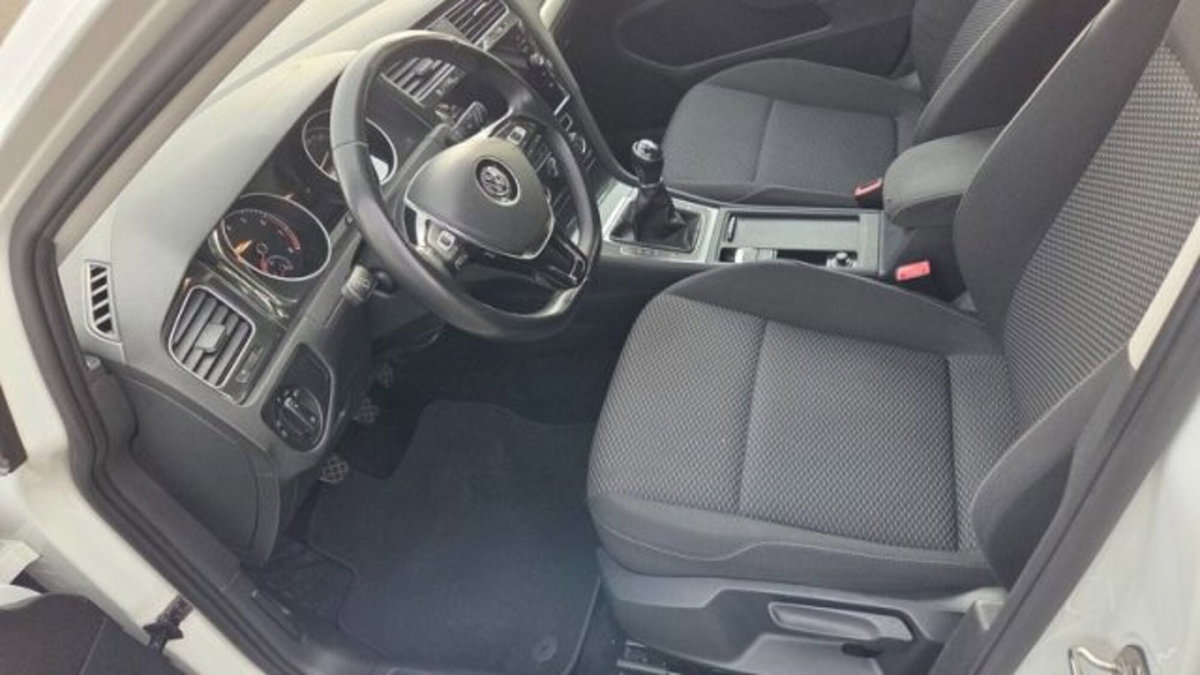 Volkswagen Golf 1.0 TSI 85 CV 5p. Trendline BlueMotion Technology (14)
