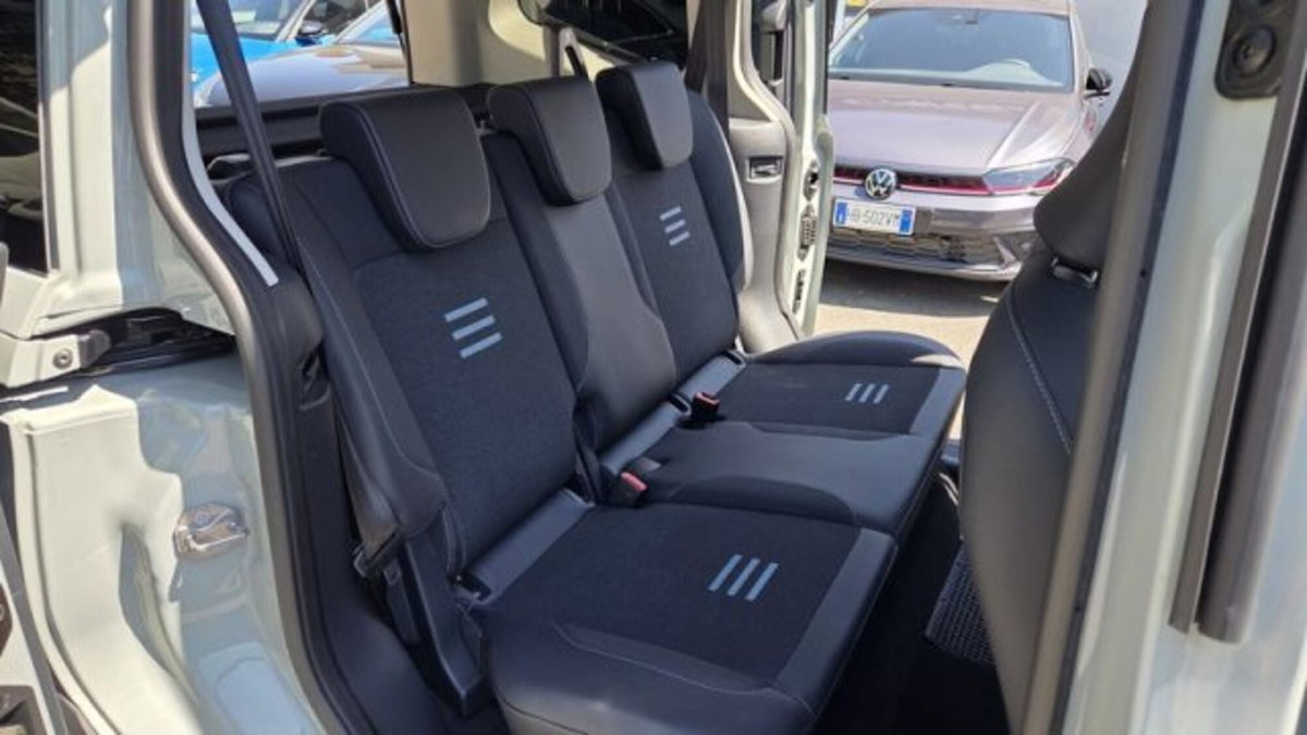Ford Tourneo Courier 1.0 EcoBoost 100 CV Plus (10)