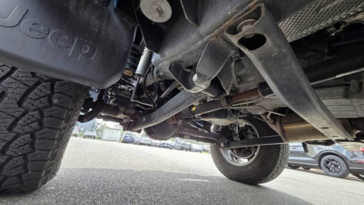 Jeep Wrangler 2.8 CRD DPF Sahara Auto (13)