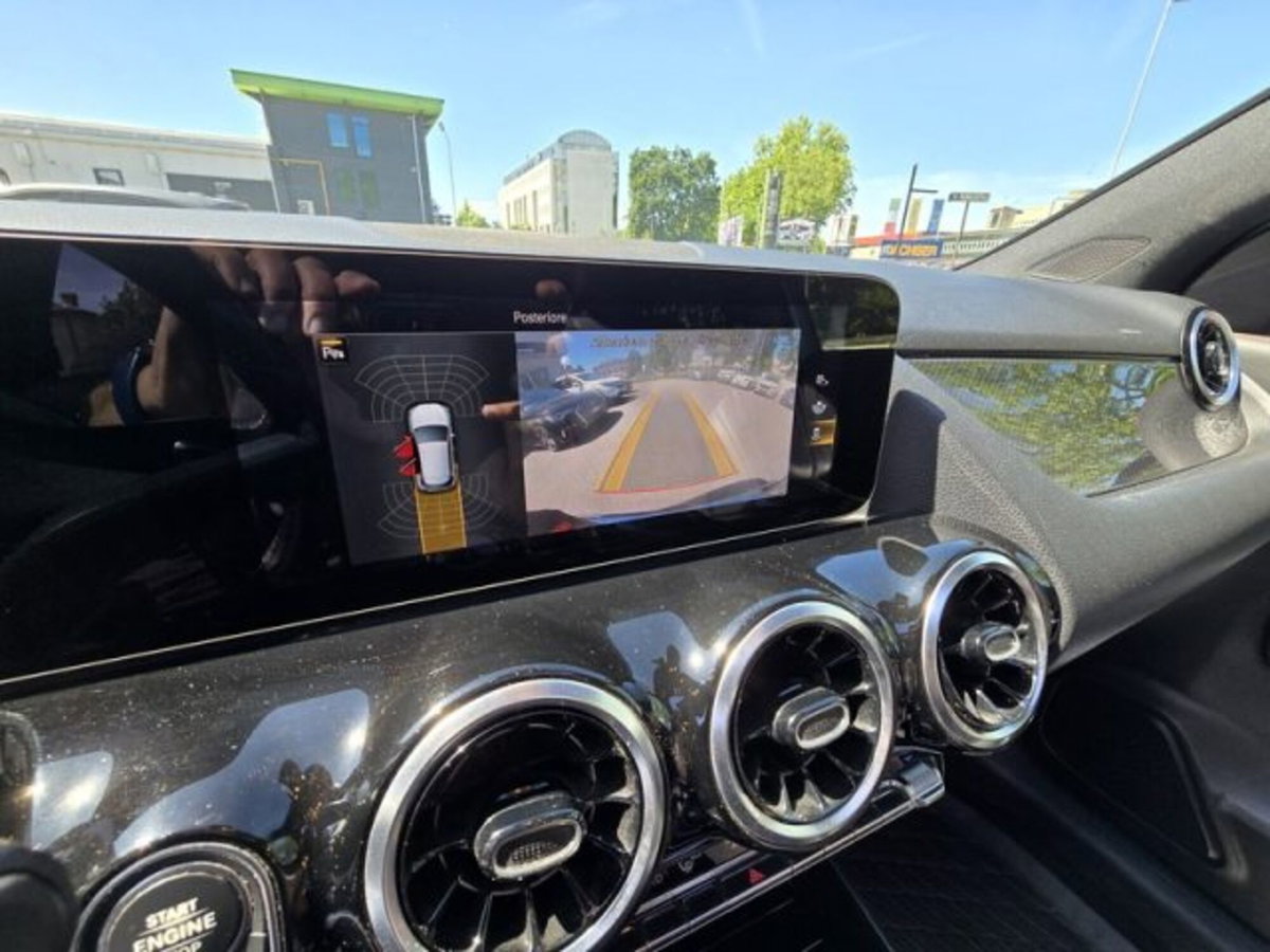 Mercedes-Benz GLA SUV 220 d Automatic Premium (9)