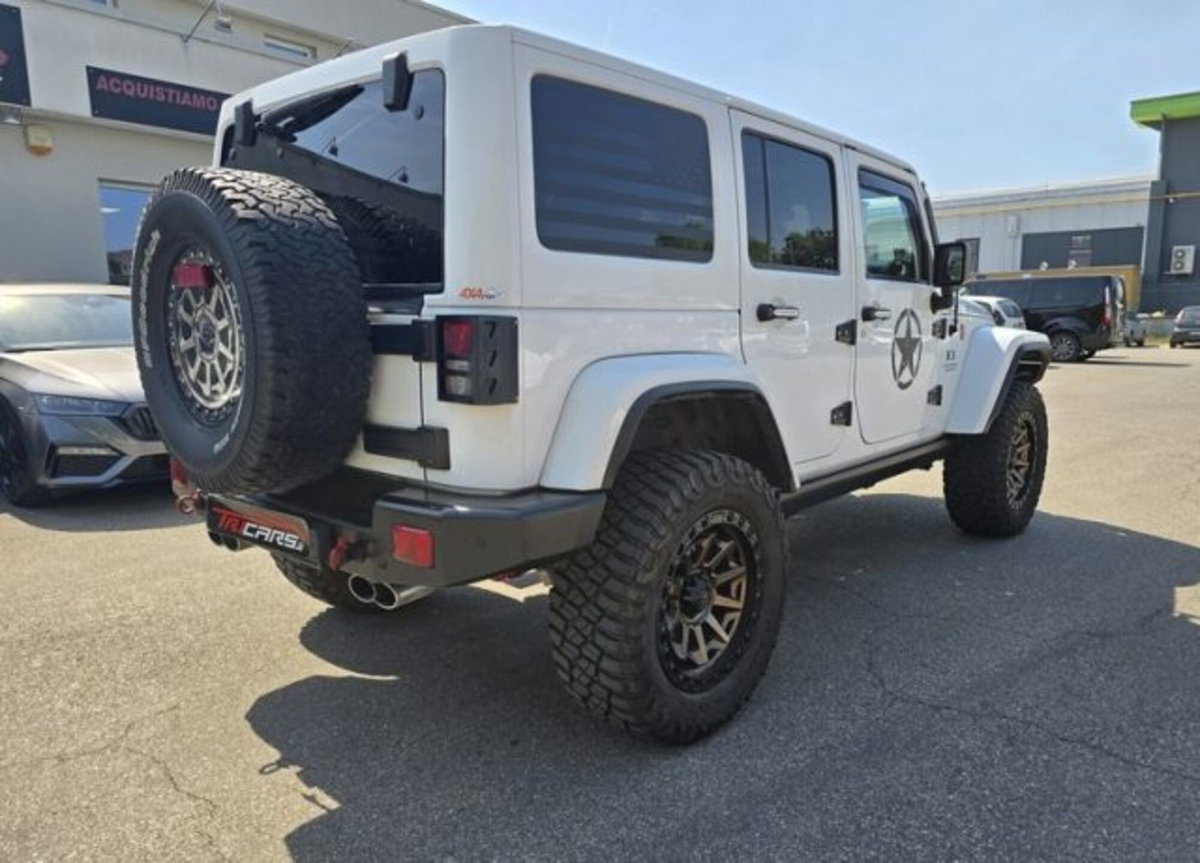 Jeep Wrangler Unlimited 2.8 CRD DPF Sahara Auto (2)