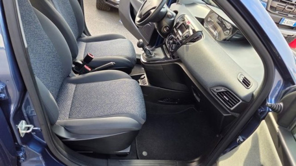 Lancia Ypsilon 1.0 FireFly 5 porte S&S Hybrid Ecochic A. Ferretti (13)