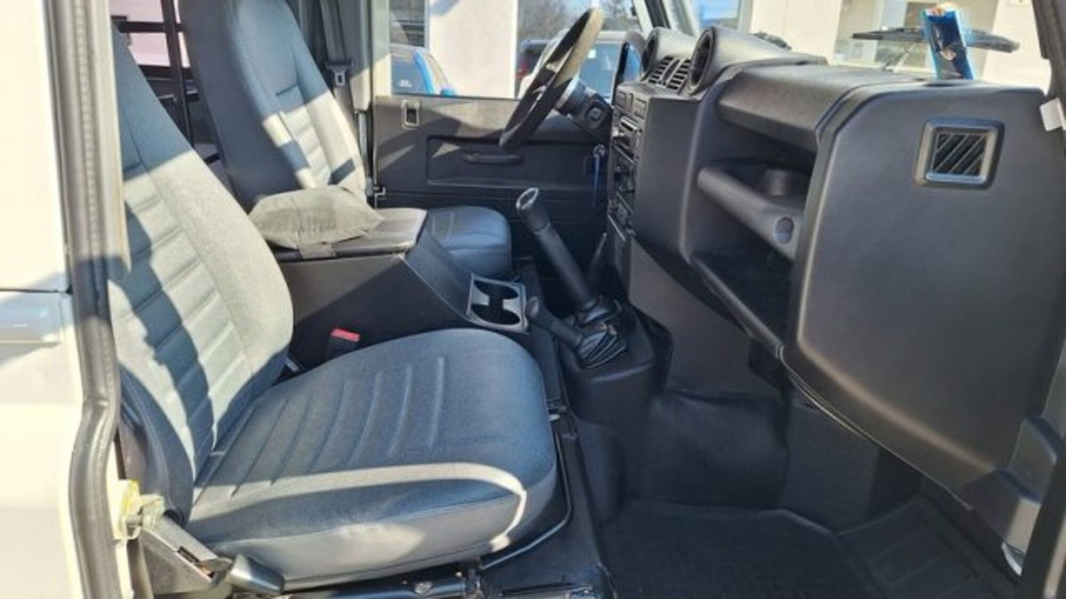 Land Rover Defender 90 2.2 TD4 Pick Up E (15)