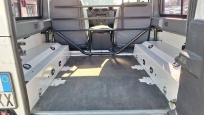 Land Rover Defender 90 2.2 TD4 Pick Up E (18)