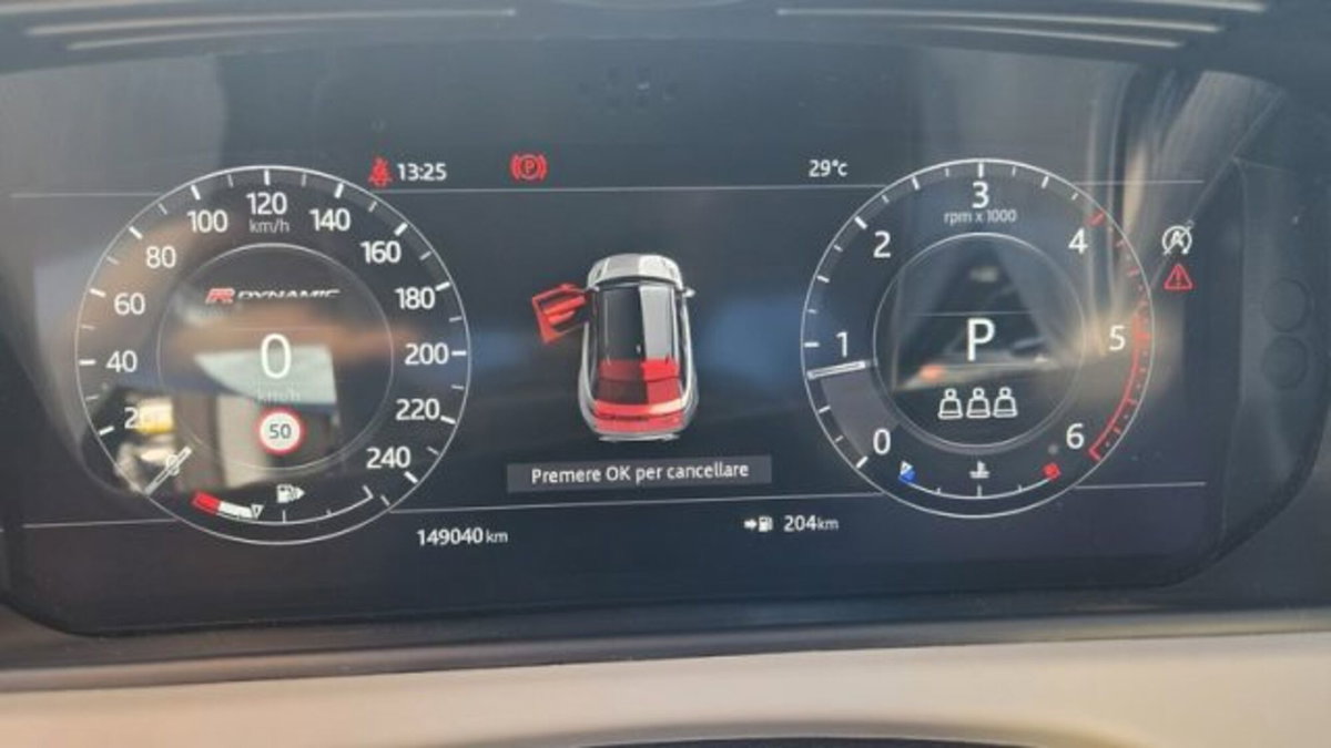 Land Rover Range Rover Velar 2.0D I4 240 CV R-Dynamic S (19)