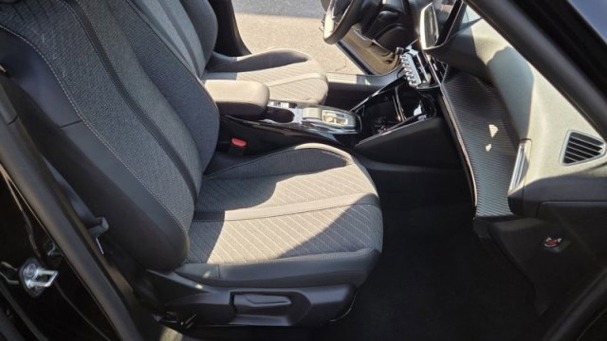 Peugeot 2008 50 kWh Allure (11)