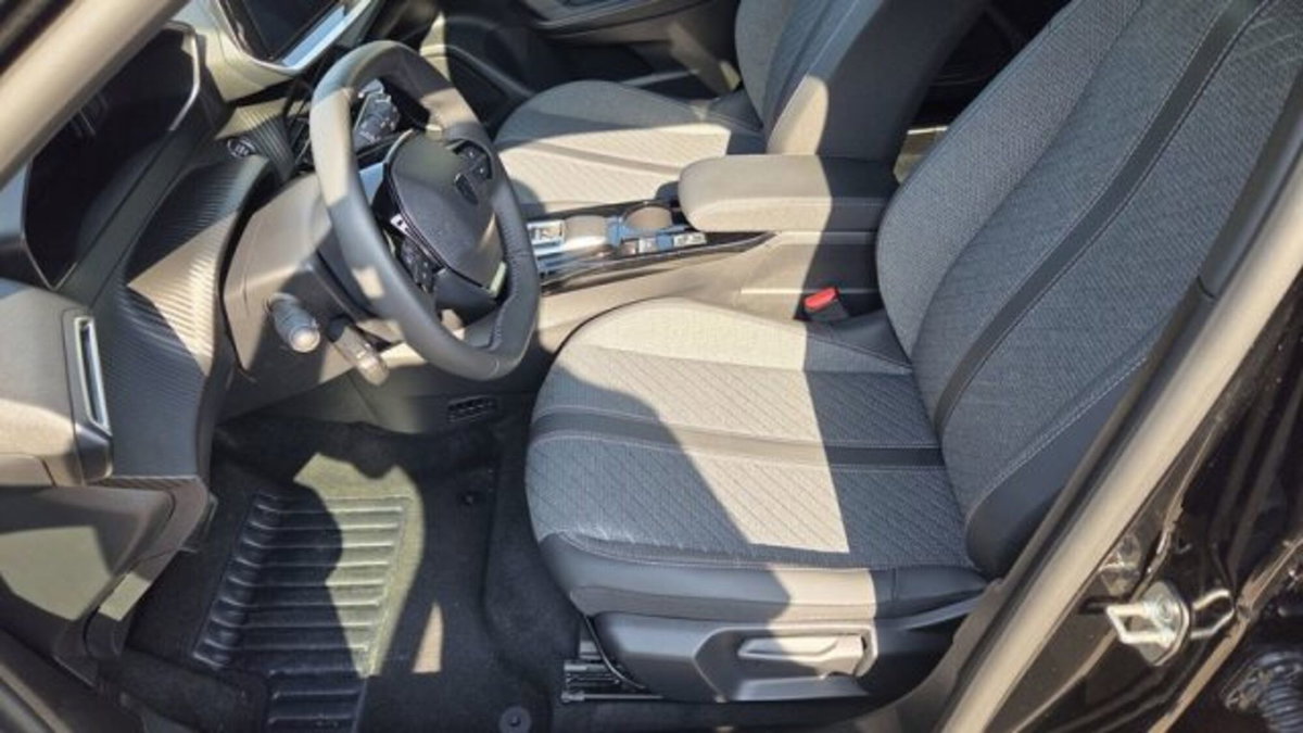 Peugeot 2008 50 kWh Allure (16)