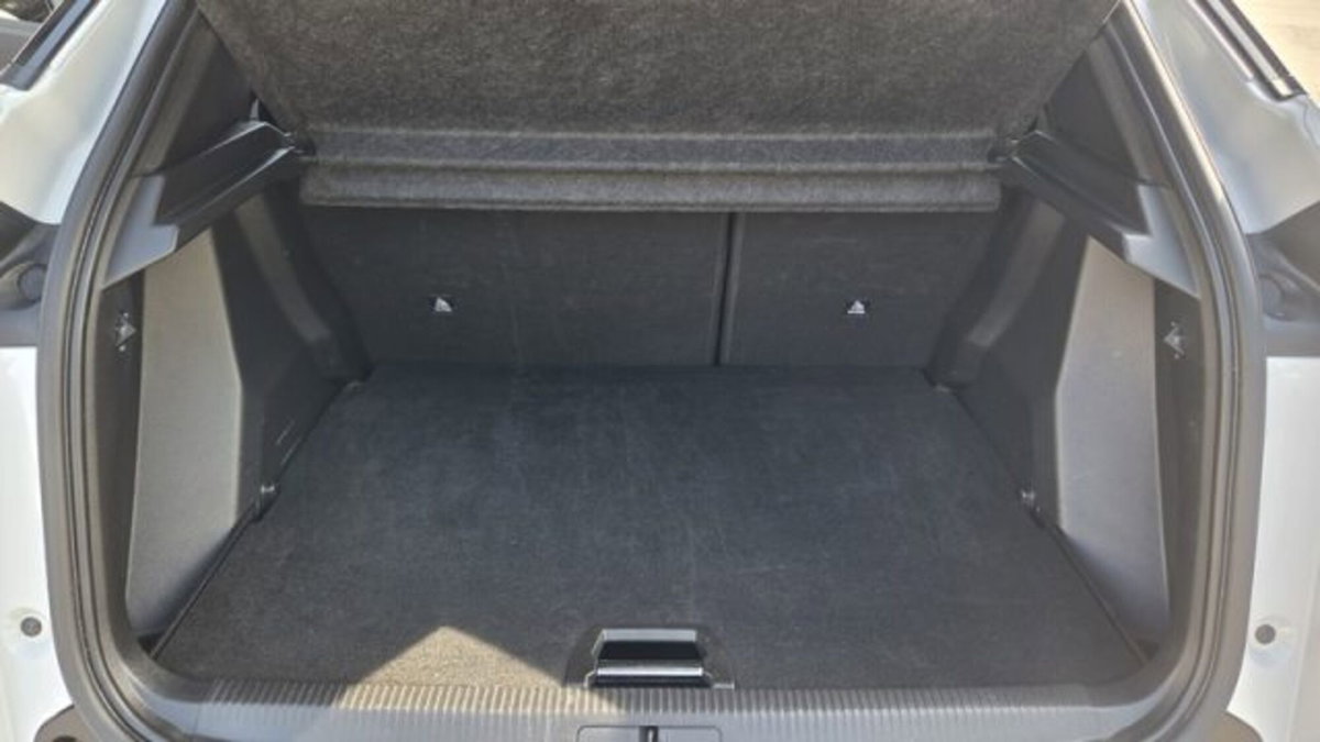 Peugeot 2008 PureTech 130 S&S EAT8 GT Pack (13)