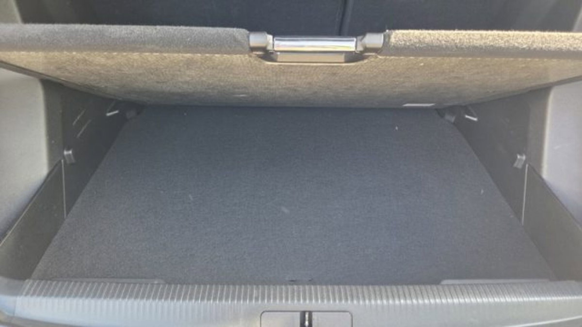 Peugeot 2008 PureTech 130 S&S EAT8 GT Pack (14)