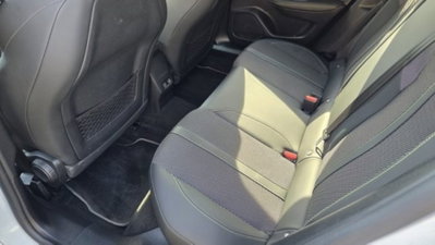 Peugeot 2008 PureTech 130 S&S EAT8 GT Pack (15)