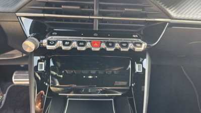 Peugeot 2008 PureTech 130 S&S EAT8 GT Pack (20)