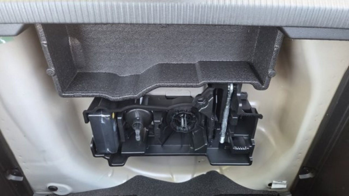 Peugeot 2008 PureTech 130 S&S EAT8 GT Pack (13)
